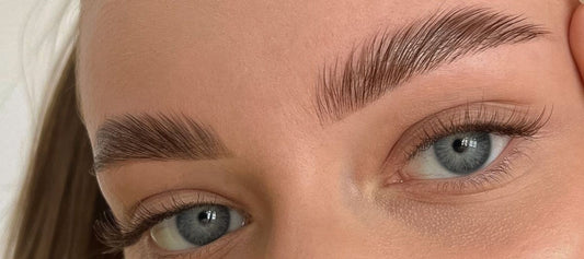 Wat is een brow lamination? Risico's & voordelen