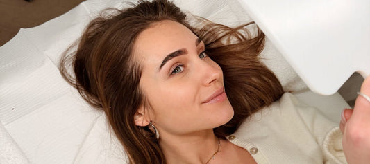 Wat is Hybride Wenkbrauwverf? De Complete Gids voor Brow Artists