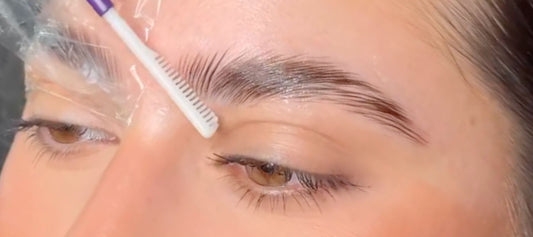 Brow Lamination Stylingtechnieken: Feathered, Brushed-Up of Natural